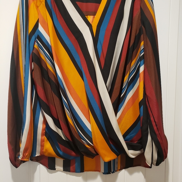 .N.C. Women's 2X Blouse Pullover style crossover - Picture 3 of 6